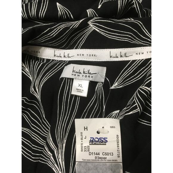 NWT Nicole Miller XL Button Up Collared SS Black & White Tropical Print Top - Picture 3 of 5